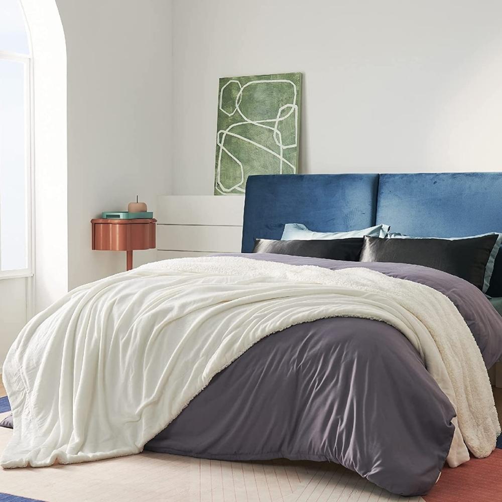 Fluffy Blanket: image 2
