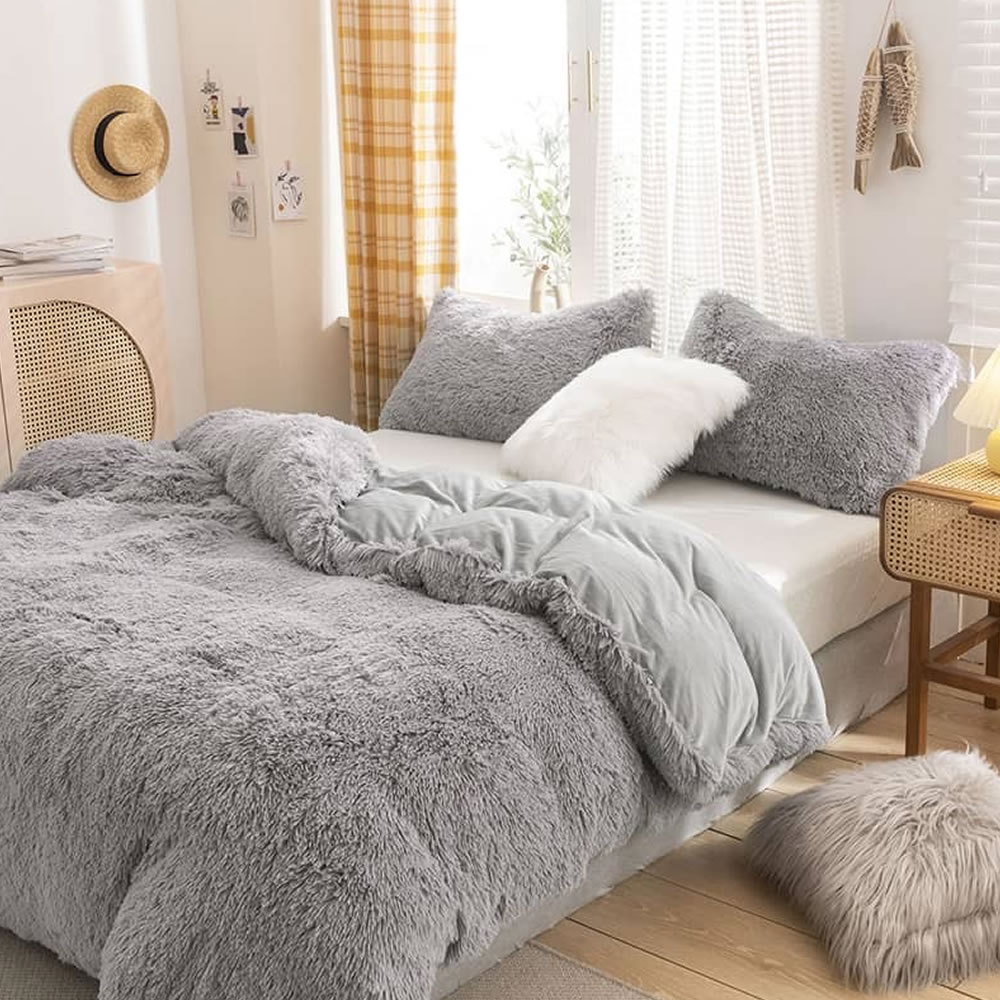 white fleece bed sheet set