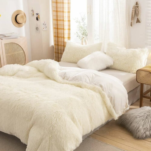 white fleece bed linen