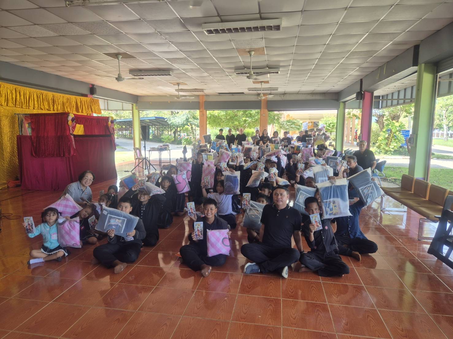 irish bed linen company donates to thailand children